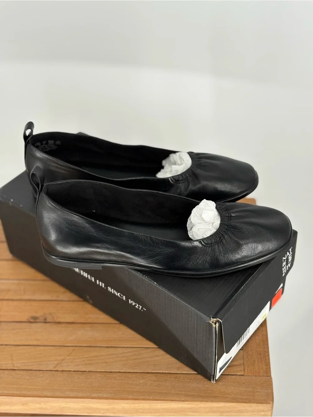 New Naturalizer Black Leather Ballet Flats with Gathered Vamp size 6.5 M